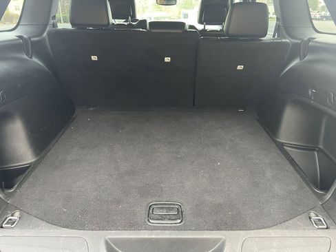 Used 2022 Jeep Grand Cherokee Laredo X image 18