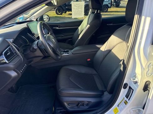 Used 2023 Toyota Camry XSE w/ Navigation Package image 11