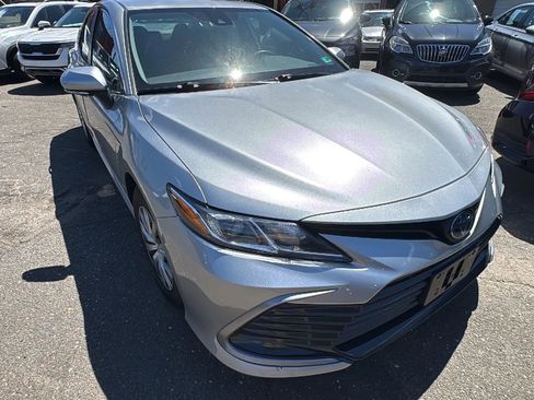 Used 2022 Toyota Camry LE FWD image 3
