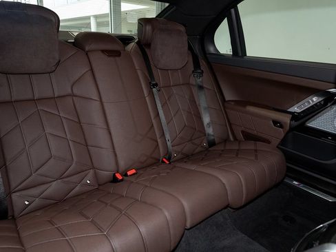 Used 2023 BMW 760i xDrive w/ Executive Package AWD/4WD image 5