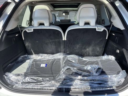 New 2026 Volvo XC90 B6 Ultra image 9