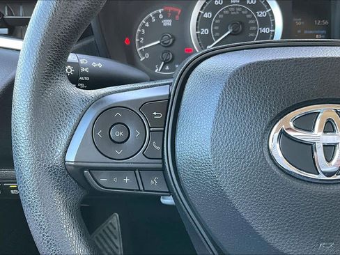 Used 2021 Toyota Corolla LE image 23