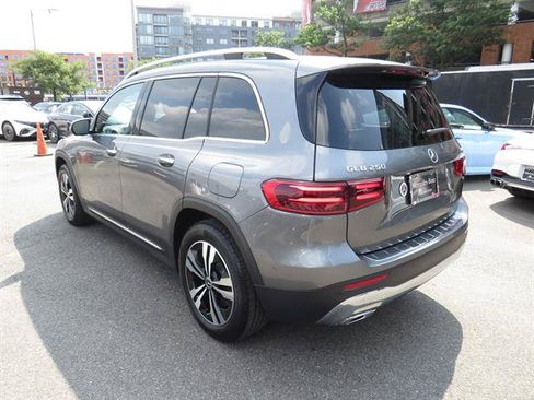Used 2026 Mercedes-Benz GLB 250 4MATIC image 2
