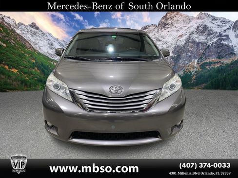 Used 2017 Toyota Sienna XLE w/ XLE Navigation Package FWD image 20