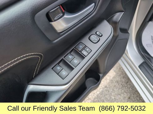 Used 2017 Toyota Camry XLE w/ Convenience Package FWD image 12
