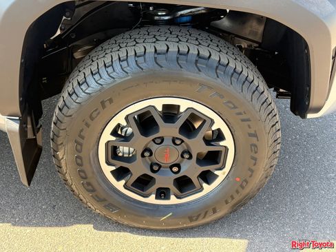 New 2026 Toyota Tacoma TRD Off-Road AWD/4WD image 10