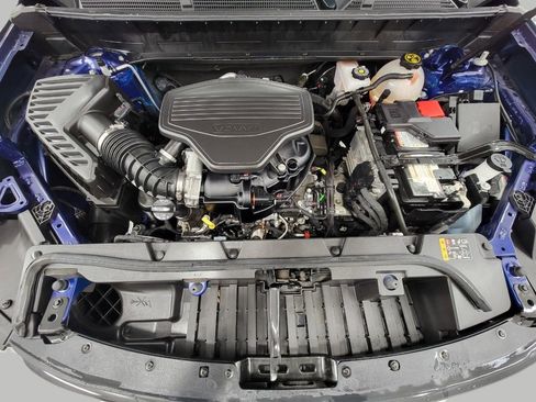 Used 2023 GMC Acadia SLT w/ Elevation Edition image 9