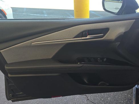 Used 2025 Toyota Camry SE image 14