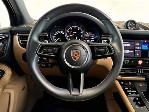 Used 2026 Porsche Macan AWD/4WD image 18