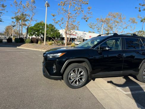 Used 2022 Toyota RAV4 XLE Premium FWD image 9