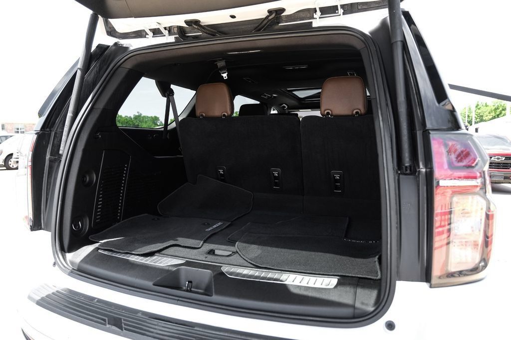 Used 2021 Chevrolet Suburban High Country RWD image 60