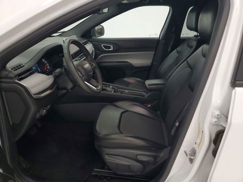 Used 2023 Jeep Compass Latitude image 9