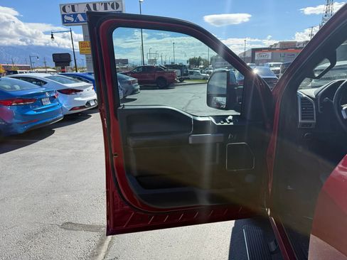 Used 2019 Ford F150 Platinum w/ Equipment Group 701A Luxury image 24