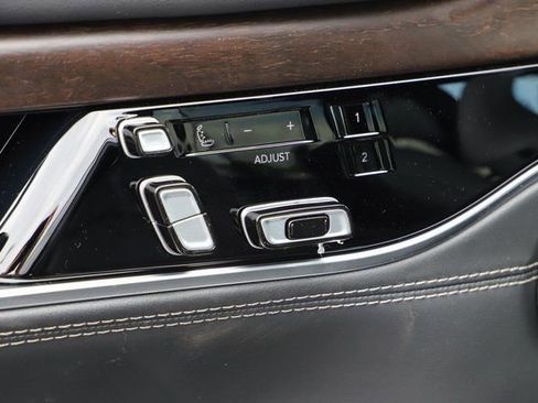 New 2024 Jeep Grand Wagoneer L 4WD w/ Convenience Group III image 19