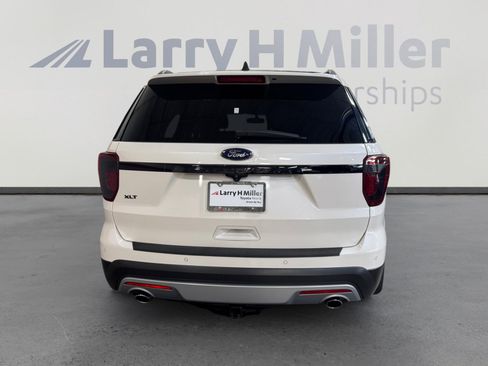 Used 2016 Ford Explorer XLT w/ Equipment Group 202A image 4