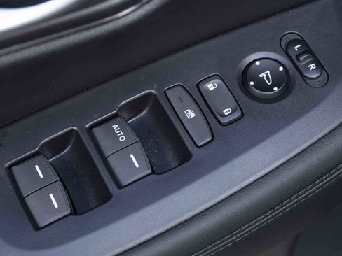 Certified 2026 Honda HR-V LX image 37