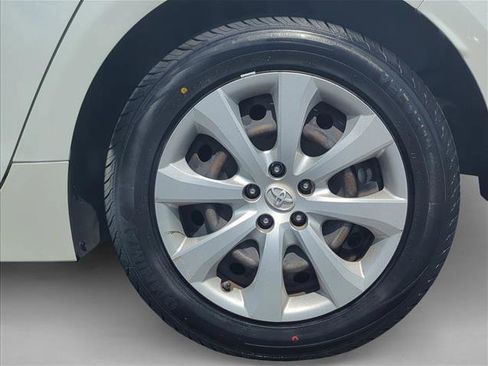 Used 2021 Toyota Corolla LE image 19