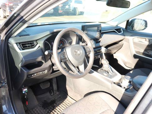 Used 2020 Toyota RAV4 XLE AWD/4WD image 10