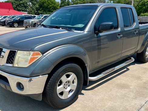 Used 2007 Nissan Frontier SE w/ Power Pkg AWD/4WD image 3