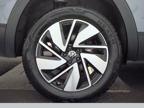 Used 2025 Volkswagen Atlas SE AWD/4WD image 38