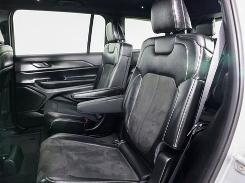 Used 2023 Jeep Grand Cherokee L Laredo image 21