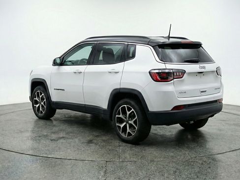 Used 2025 Jeep Compass Latitude AWD/4WD image 6