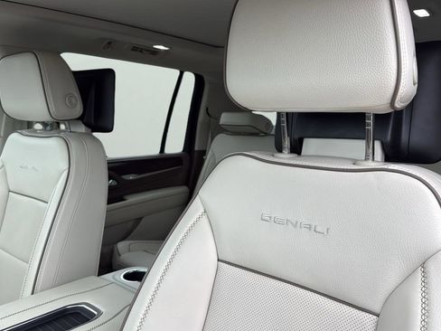 Used 2023 GMC Yukon XL Denali image 10