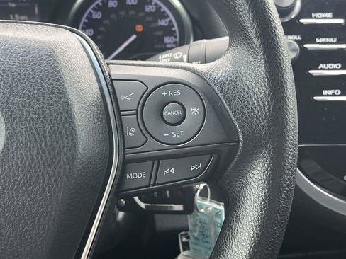 Used 2018 Toyota Camry LE FWD image 26
