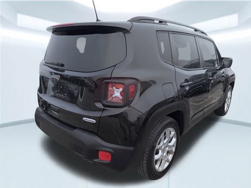 Used 2018 Jeep Renegade Latitude w/ Popular Equipment Group image 8