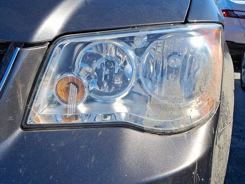 Used 2019 Dodge Grand Caravan SE image 7