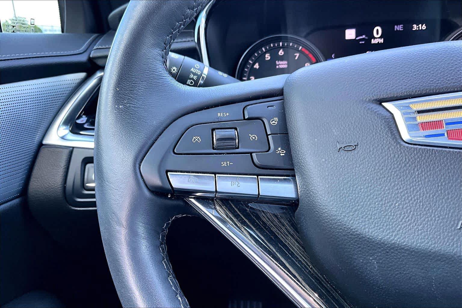 Used 2023 Cadillac XT6 Premium Luxury w/ Technology Package FWD image 24