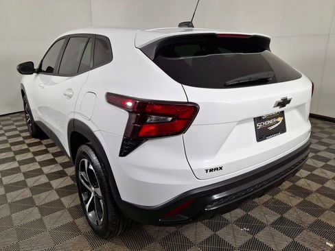 Used 2024 Chevrolet Trax RS w/ Driver Confidence Package image 3