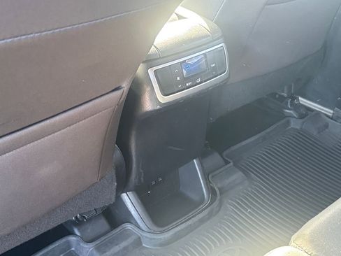 Used 2019 Toyota Highlander LE image 35