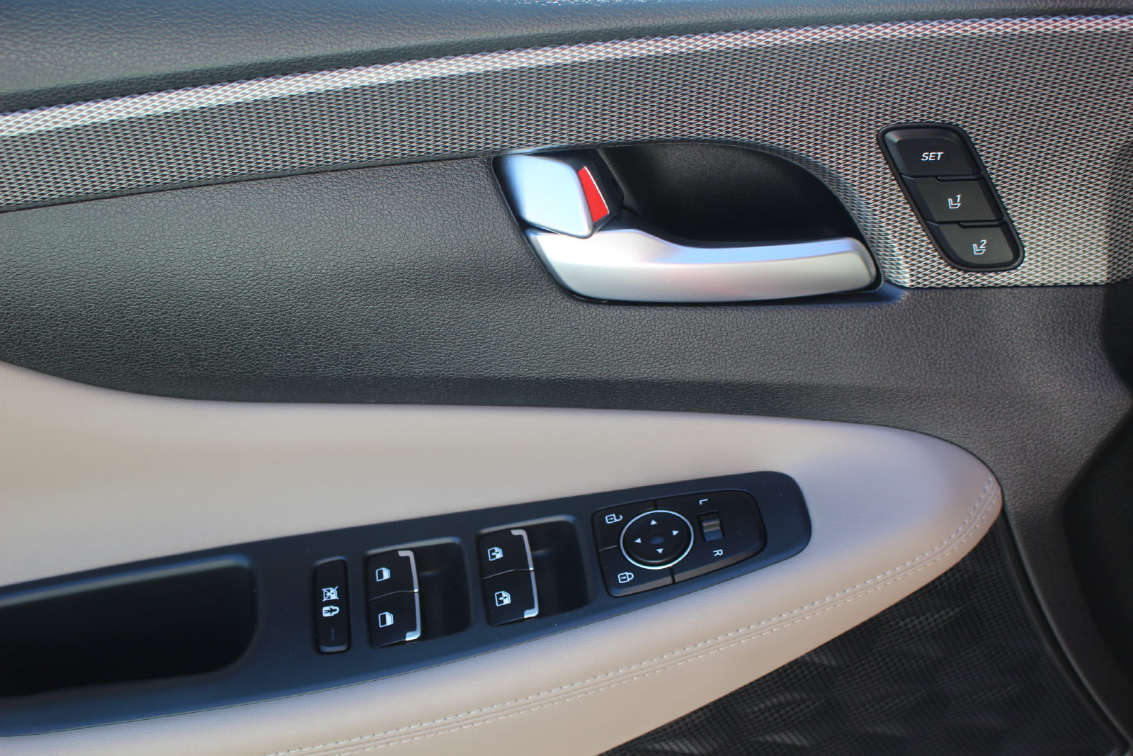 Used 2020 Hyundai Santa Fe Limited FWD image 19
