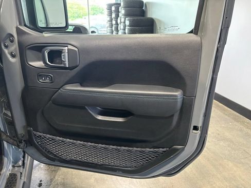 Used 2022 Jeep Wrangler Unlimited Rubicon 4xe w/ Cold Weather Group AWD/4WD image 18