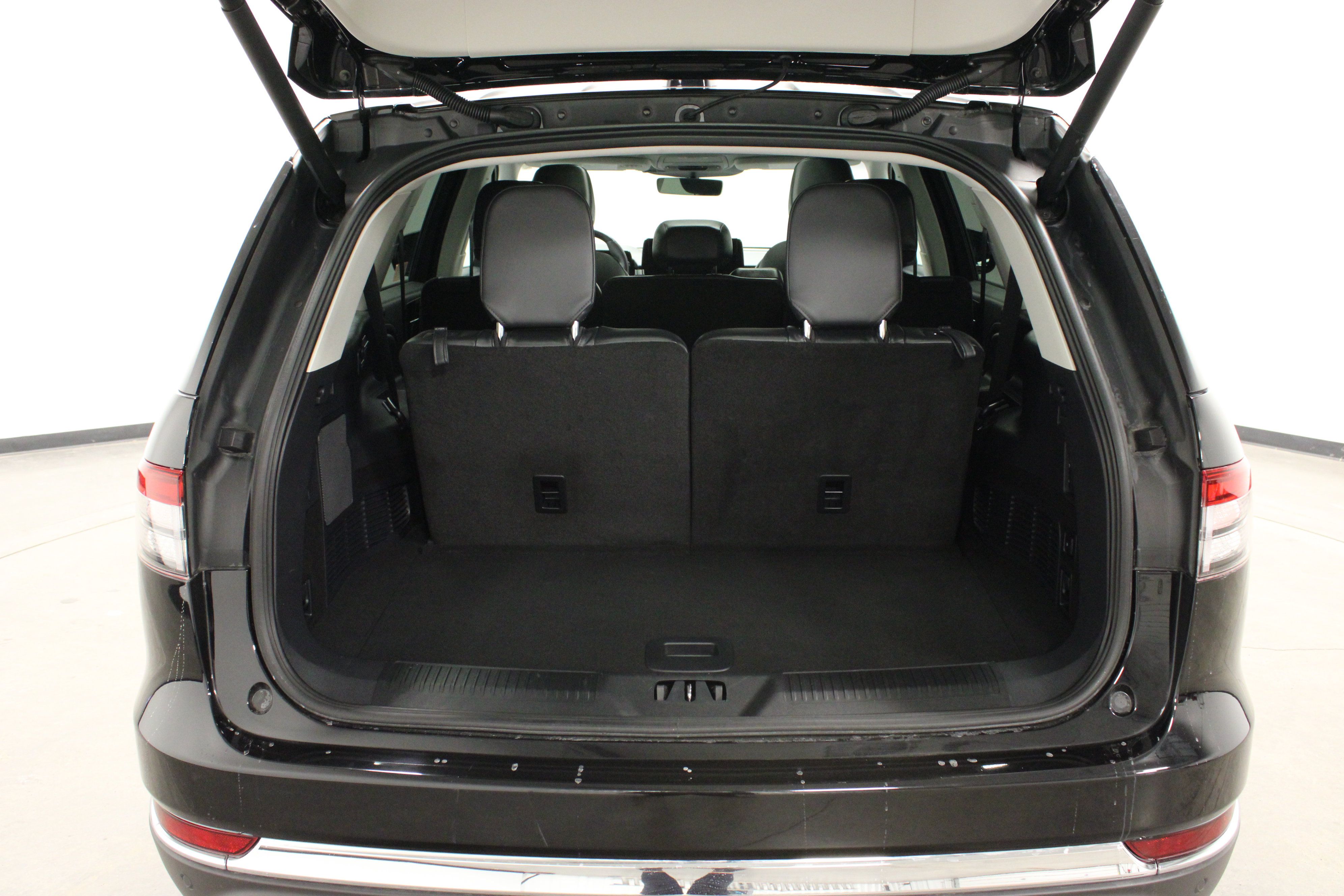 Used 2025 Lincoln Aviator Reserve AWD/4WD image 13
