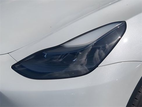 Used 2023 Tesla Model Y Long Range image 10