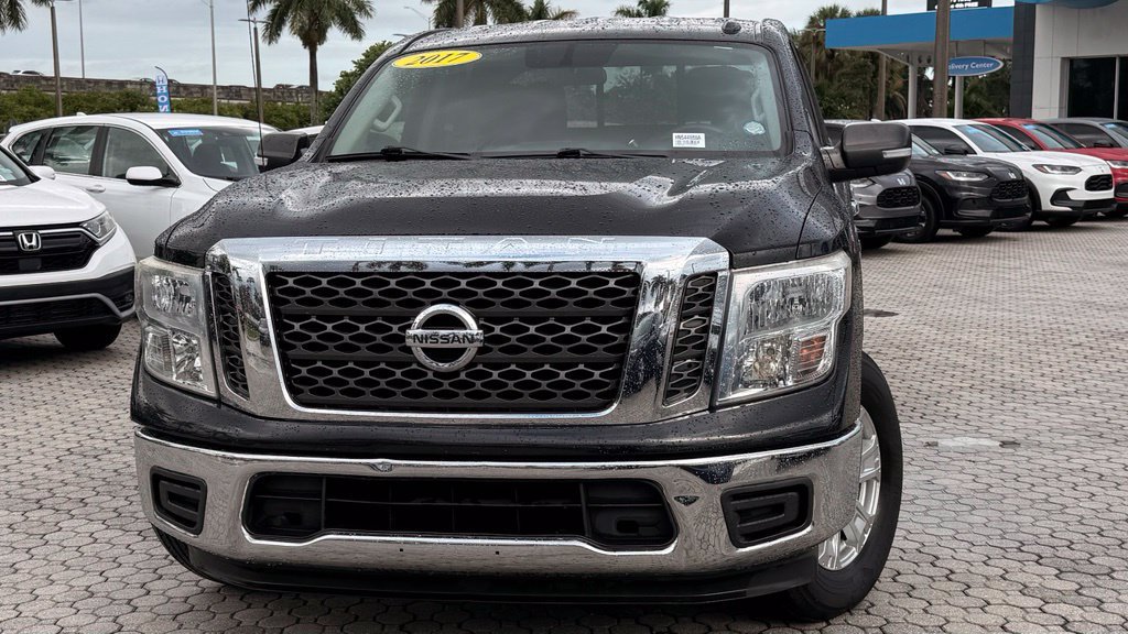 Used 2017 Nissan Titan SV RWD image 2