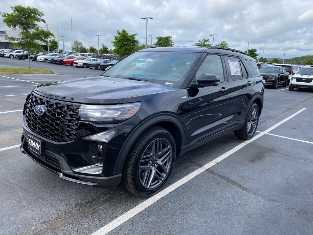New 2026 Ford Explorer ST-Line w/ ST-Line Street Pack RWD image 3