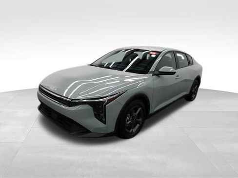 Used 2025 Kia K4 LXS image 4