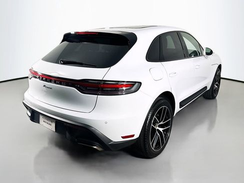 Certified 2025 Porsche Macan image 9