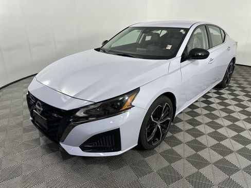 Used 2024 Nissan Altima 2.5 SR image 10
