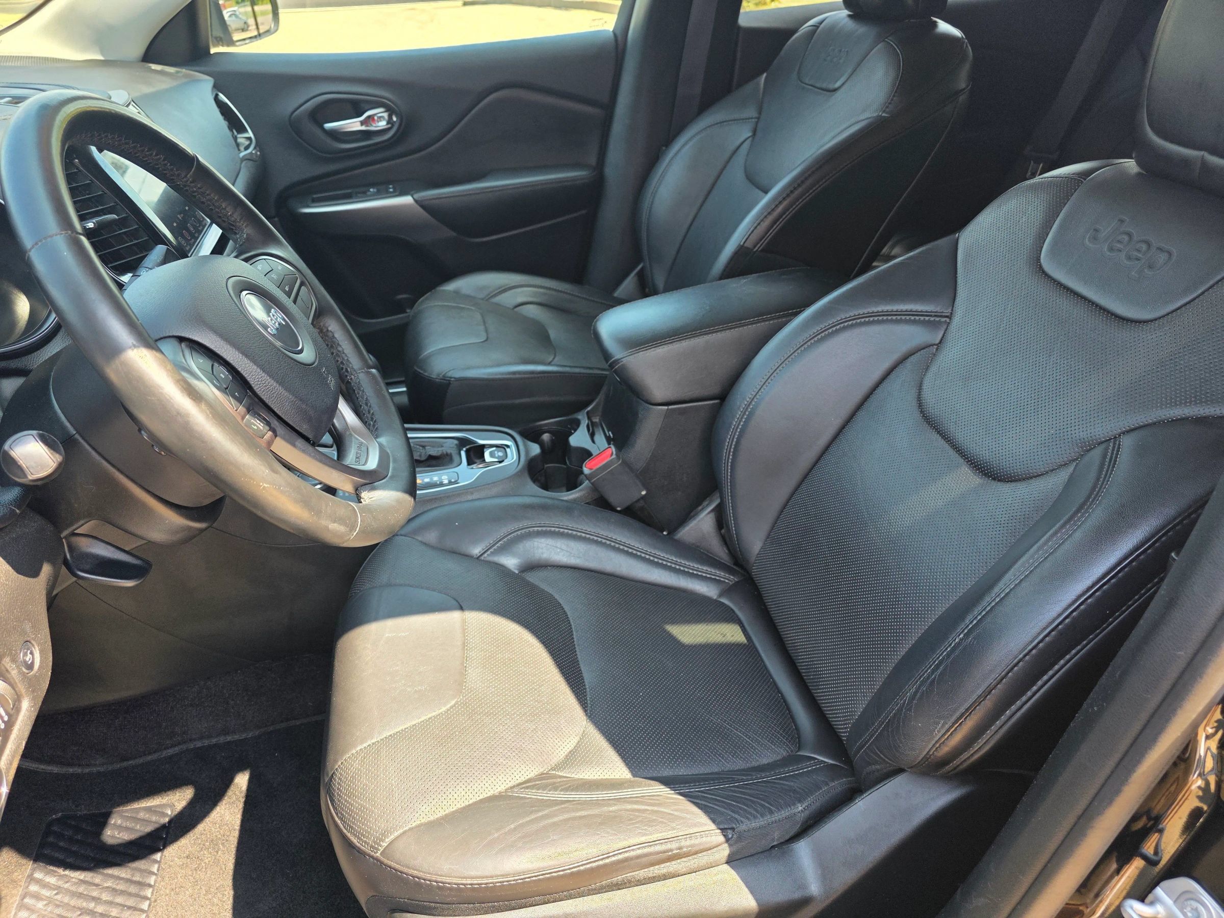Used 2019 Jeep Cherokee Limited AWD/4WD image 14