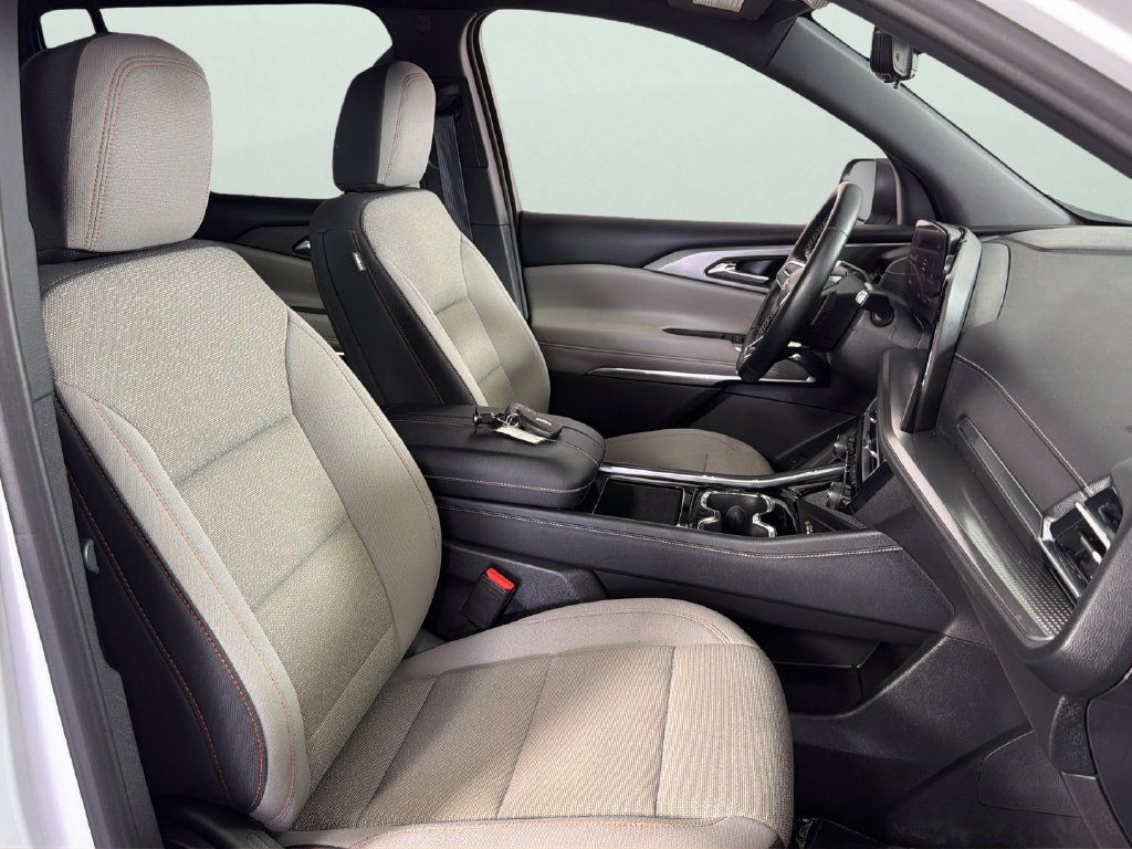Used 2026 Chevrolet Traverse LT w/ Driver Confidence Package FWD image 36