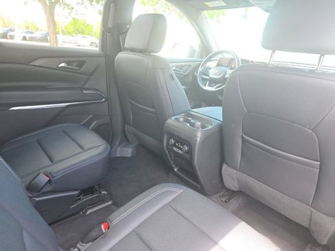 Used 2025 Chevrolet Traverse LT FWD image 22
