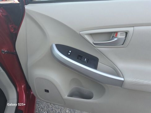 Used 2014 Toyota Prius image 18