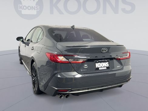 Used 2025 Toyota Camry SE w/ Convenience Package image 4