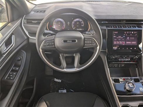 New 2025 Jeep Grand Cherokee 4WD image 13