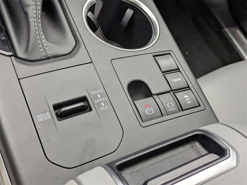 Used 2023 Toyota Highlander XLE image 19