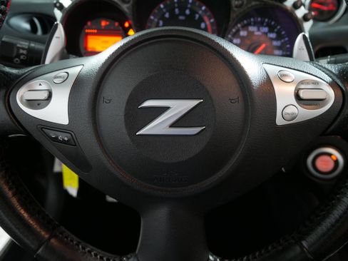 Used 2014 Nissan 370Z Roadster image 25